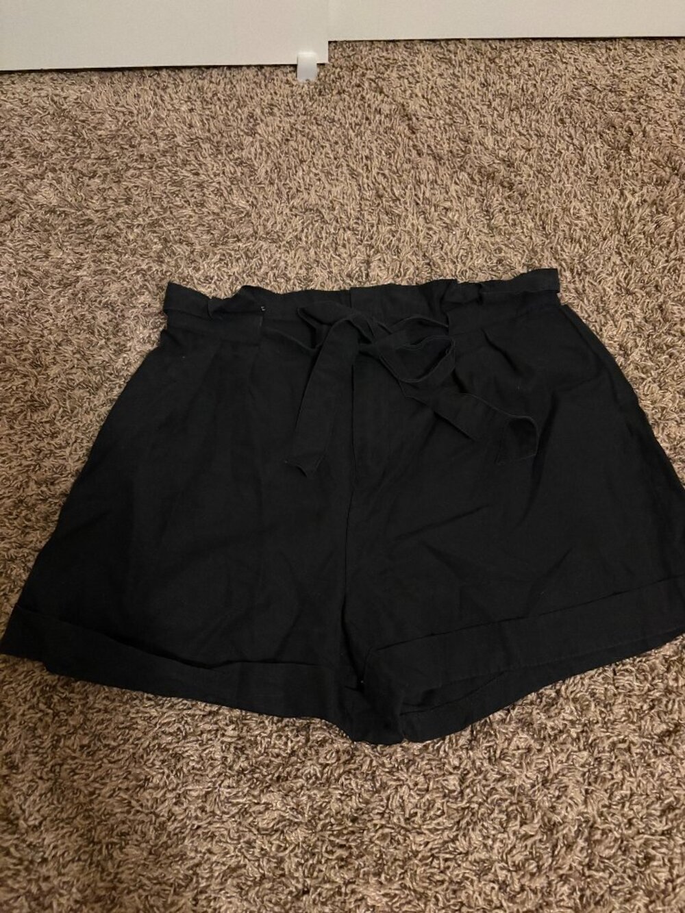 Club Monaco Cuff Shorts Size 4 Solid Black Tie Belt Lyocell Linen Blend Neutral
